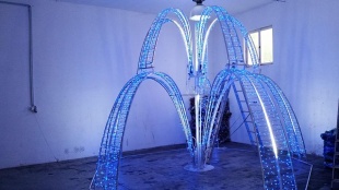 Zimná fontána bude imitovať striekanie vody pomocou LED svetielok