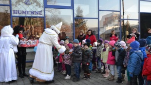 Mikuláša s darčekmi čakali deti pred Mestským kultúrnym strediskom