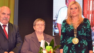 p. Šepeľáková (cenu prevzala jej dcéra)