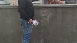 Na Podskalke rúška seniorom