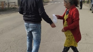 Na Podskalke rúška seniorom