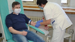 VÝZVA PRIJATÁ - primátor mesta daroval krv