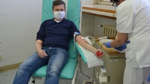VÝZVA PRIJATÁ - primátor mesta daroval krv