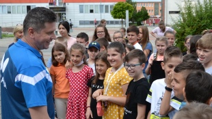Cyklistov podporili aj žiaci zo ZŠ Dargovských hrdinov