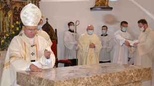 Konsekrácia oltára v kostole Všetkých svätých