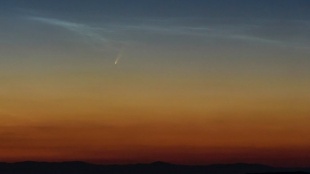 Kométa na severovýchode Maďarska (foto: Profimedia.sk)
