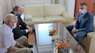 Jubilanti s primátorom mesta Milošom Meričkom
