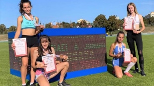 Štafeta 4 x 300 m: Polovková, Ivančová, Matuščáková a Mihaľková