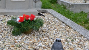 Svieca na každom hrobe osloboditeľa