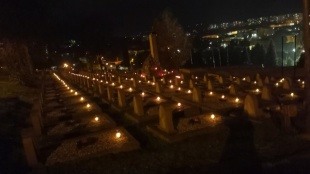 Svieca na každom hrobe osloboditeľa