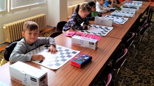 Mladí šachisti ZŠ Laborecká