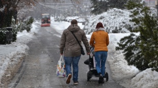 Snehová nádielka 25. januára (pešia zóna)