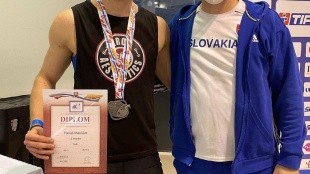Strieborný Tomáš Matuščák a tréner Marek Lučka