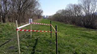 Za zdravotníckym strediskom (Chemlonská ulica)