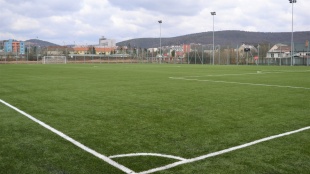 Ihrisko s umelou trávou sa sprístupňuje