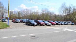 parkovisko na Sídlisku pod Sokolejom (vedľa Milk-Agro)