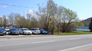 parkovisko na Sídlisku pod Sokolejom (vedľa Milk-Agro)