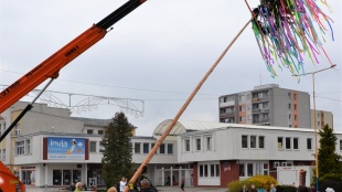 Stavanie mája v réžii pracovníkov TS