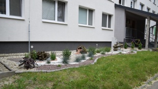 Skrášlená predzáhradka (Sídlisko IIA)