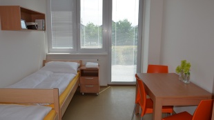 Zariadené izby nábytkom