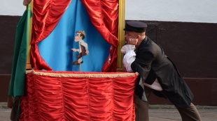 Na javisku Pinocchio – javajka – marioneta i maňuška
