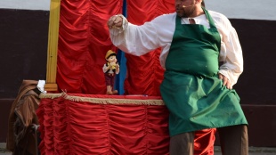 Na javisku Pinocchio – javajka – marioneta i maňuška
