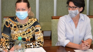 Dana Kaššaiová Vargová a Alena Sudzinová (Odbor školstva, kultúry, mládeže a športu)