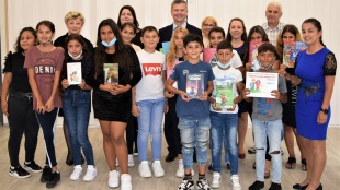 Otvorenie malej knižnice v komunitnom centre