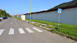 Košická ulica (od autobusovej zastávky k parkovisku)