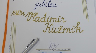 Podpis do pamätnej knihy mesta Humenné