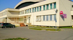 Budova zimného štadióna, ubytovňa Proxima