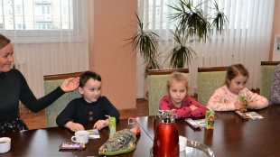 Prváci zo ZŠ Laborecká navštívili mestský úrad
