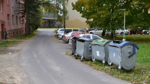 Za bytovým domom (Vihorlatská) k nadjazdu