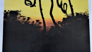 Október