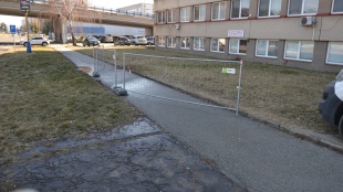 Havária potrubia pri budove Chemkostavu (Laborecká ulica)