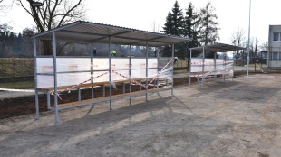Hokejbalové ihrisko (striedačky)