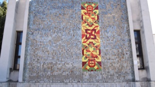 Mozaika na budove ostane zachovaná
