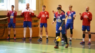 ŠK Gymnázium Humenné - Žilina 3:1 a 3:2. Volejbal v telocvični gymnázia