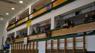 ŠK Gymnázium Humenné - Žilina 3:1 a 3:2. Volejbal v telocvični gymnázia