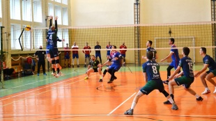 ŠK Gymnázium Humenné - Žilina 3:1 a 3:2. Volejbal v telocvični gymnázia
