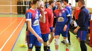 ŠK Gymnázium Humenné - Žilina 3:1 a 3:2. Volejbal v telocvični gymnázia