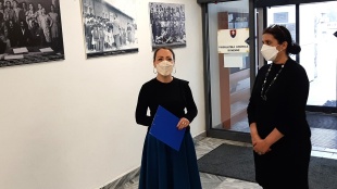 Výstava Čirlatuno dživipen (Život v minulosti) - Elena Cinová (vpravo)