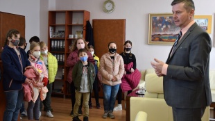Štvrtáci navštívili primátora mesta Miloša Merička