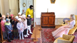 Rozprávkové sprevádzanie v kaštieli - MŠ Osloboditeľov