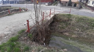 UZÁVIERKA CHODNÍKA pri ZŠ Kudlovská - mostný objekt