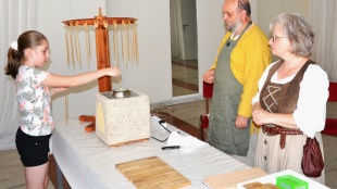 Výroba voňavej sviečky z včelieho vosku