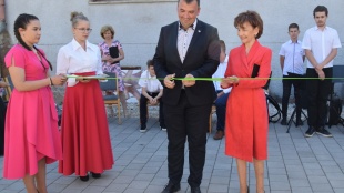 Prestrihnutie pásky - Ondrej Babjarčík a Daniela Polovková