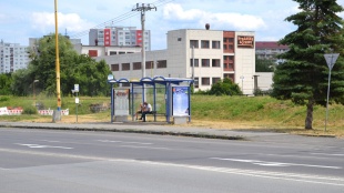 Autobusová zastávka. Výluka smer Medzilaborce