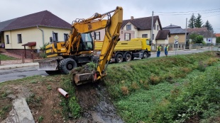 Prečistenie koryta Humenského potoka
