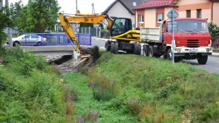 Prečistenie koryta Humenského potoka